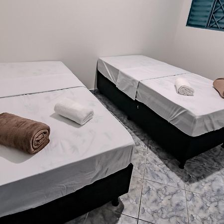 Pousada Roosevelt Quarto 03 - Pousada Central Prox Rodoviaria E Dist Industrial Hotel Uberlandia Bagian luar foto