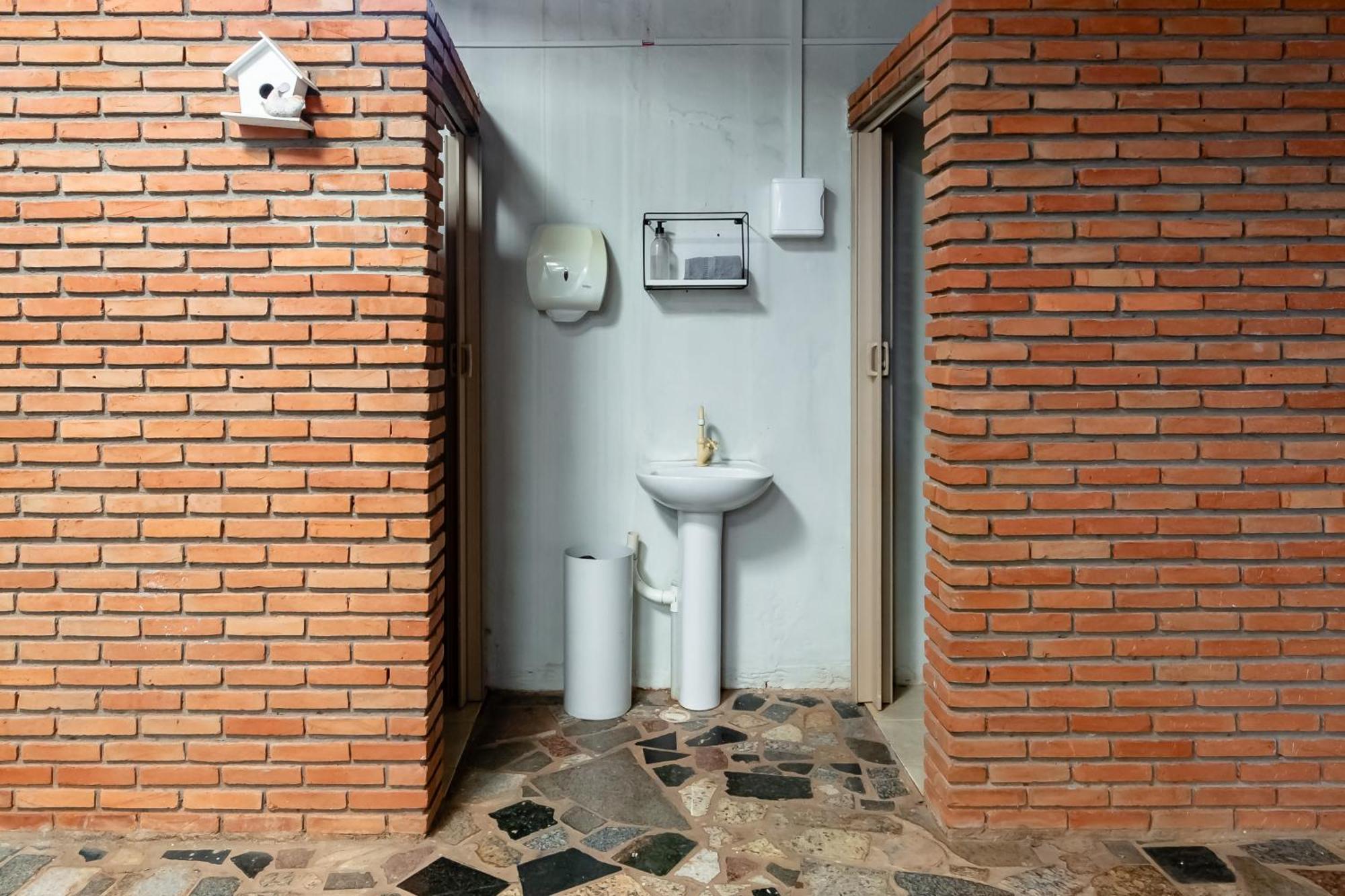 Pousada Roosevelt Quarto 03 - Pousada Central Prox Rodoviaria E Dist Industrial Hotel Uberlandia Bagian luar foto